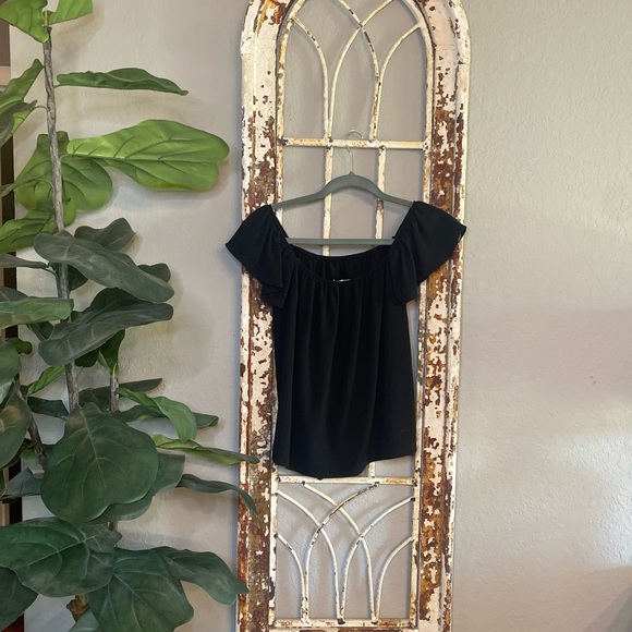 Boutique Off Shoulder Top - Picture 2 of 2